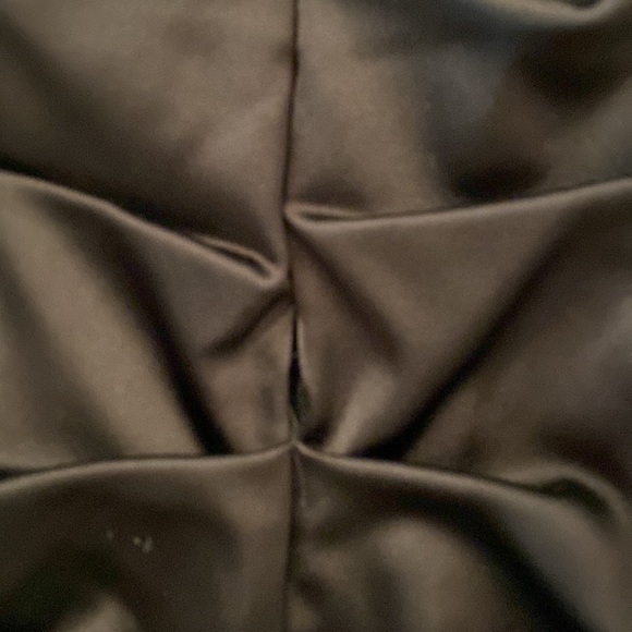 Cache size 10 little black dress with ruche front and back. - Picture 6 of 8